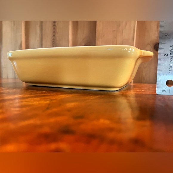 Vintage yellow stoneware lidded casserole dish and baking dish. - Picture 7 of 8